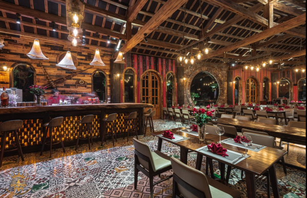 Bamboo Bar - Điểm vui chơi tẹt ga buổi tối ở Sapa