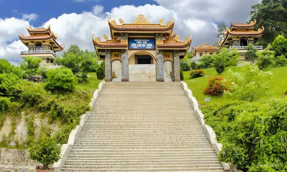 Thiền viện trúc lâm mang vẻ đẹp yên bình