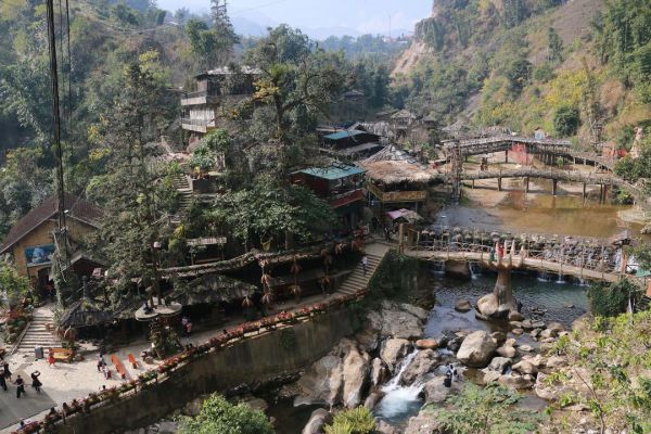 Đường đến Bản Cát Cát đẹp như tranh vẽ