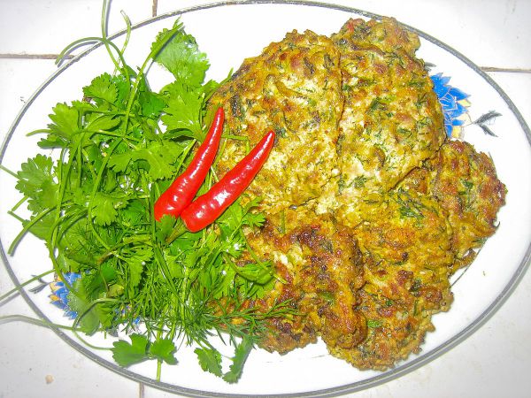 Du lịch Hạ Long Chả Rươi – Đặc sản thơm ngon nức tiếng của Hạ Long