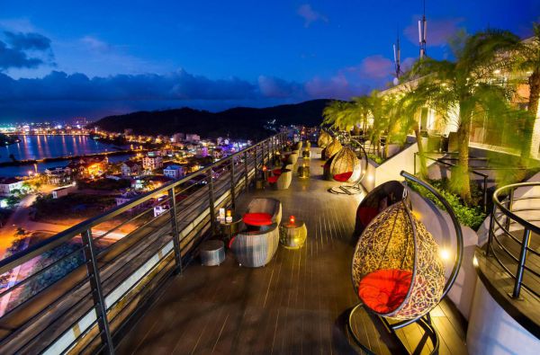 Rooftop Cafe & Bar ngắm view thành phố cực chill tại hạ Long
