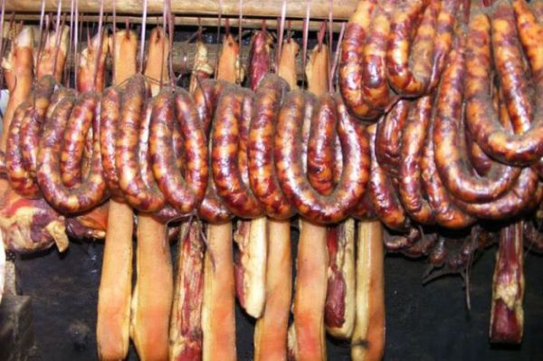 Lạp xưởng Tây Bắc - đặc sản Yên Bái làm quà