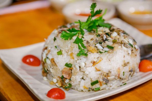 Món xôi trứng kiến là một đặc sản đặc trưng của người Tày