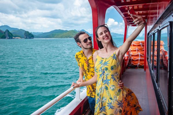 Du thuyền trên Đảo Tuần Châu