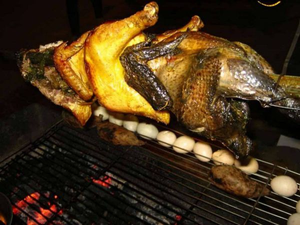 Gà đen nướng mật ong Cát Cát ăn một lần là nhớ mãi
