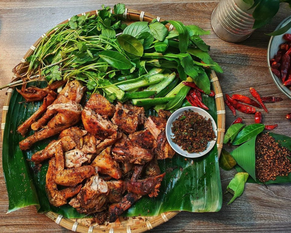 Gà nướng chấm với chẳm chéo “ngon quên sầu”