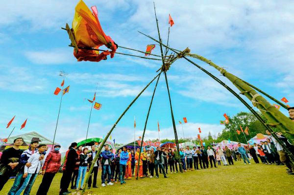 Đu tiên ở hội Lim thu hút du khách
