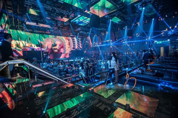 H Club là địa chỉ vui chơi buổi tối vô cùng nổi tiếng ở Hạ Long
