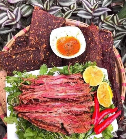 Thịt trâu gác bếp là món ăn mang tính chất đặc trưng của người dân tộc Thái