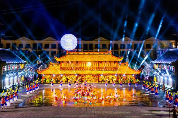 Show Tinh hoa Việt Nam vô cùng hoành tráng và mãn nhãn