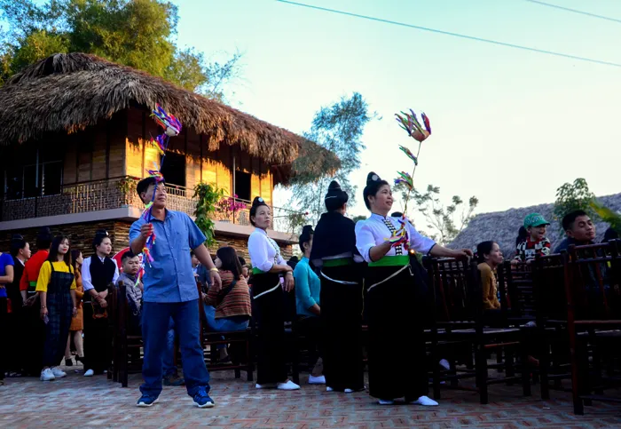 Bản Che Căn, Điện Biên