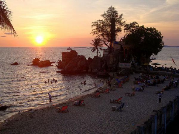 Bãi đá Dinh Cậu chiều hoàng hôn