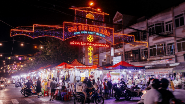 Chợ đêm Ninh Kiều