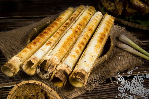 Đến Hà Giang bạn sẽ được thưởng thức một món ăn thơm ngon, hấp dẫn mang tên cơm lam