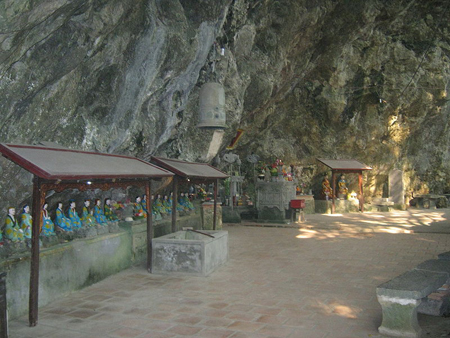 Chùa và động Thiên Tôn