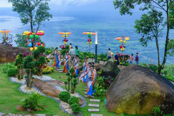 Cung đường trekking núi Bà Đen vô cùng lý tưởng và đáng trải nghiệm