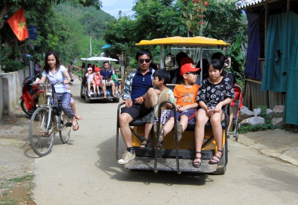 Xe điện Bản Lác Mai Châu
