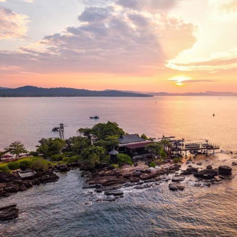 Rock Sunset Island Bar khu bar “nổi” giữa biển ở Phú Quốc