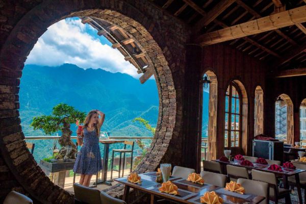 Nhà hàng tại Châu Long II Sapa