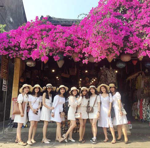 Chỉ cần lên đồ, thả dáng nhẹ nhàng bạn cũng có được loạt album đẹp như mơ tại Hội An rồi