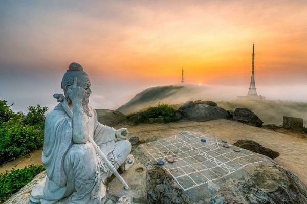 Từ Đỉnh Bàn Cờ bán đảo Sơn Trà Đà Nẵng (Nguồn ảnh: Sưu tầm)