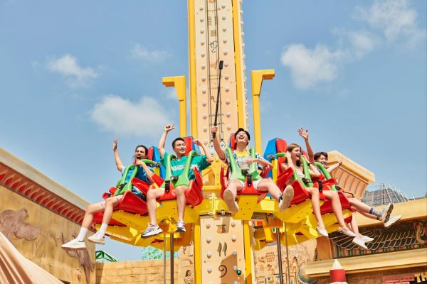 “Đĩa quay siêu tốc” thuộc top trò chơi cảm giác mạnh cực thu hút tại VinWonders Phú Quốc