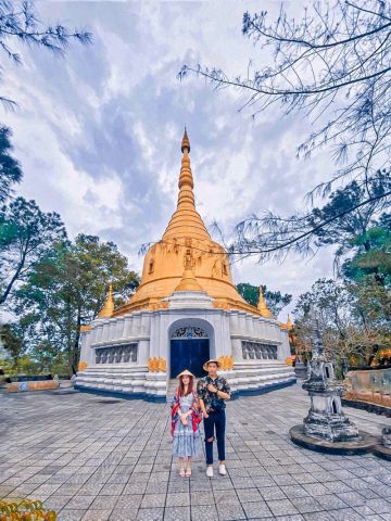 Rất nhiều du khách tìm đến đây tham quan, và chụp ảnh theo phong cách Thái