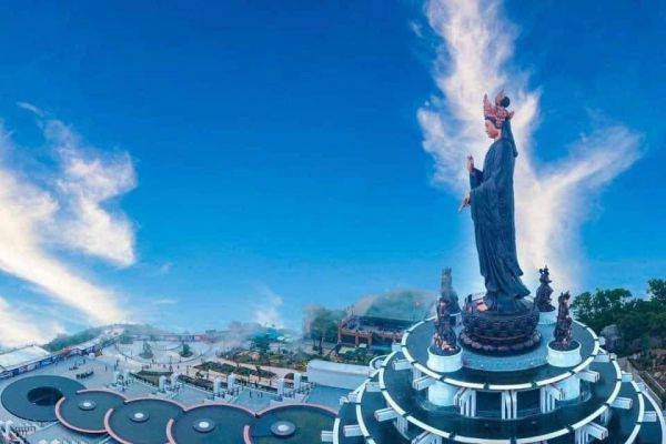 Núi Bà Đen rất hấp dẫn đối với khách du lịch trong và ngoài nước