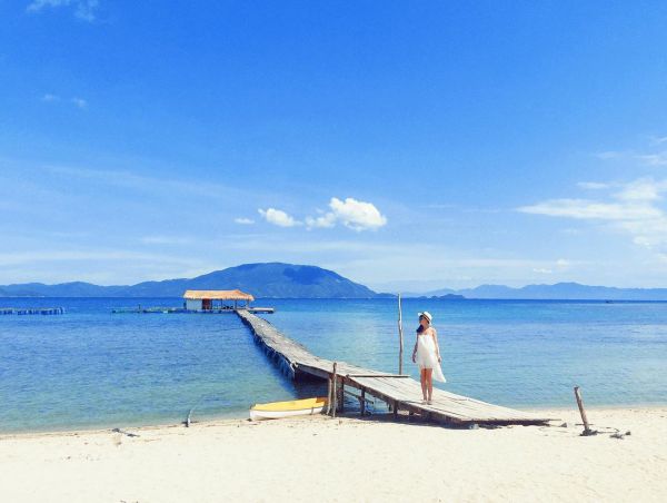 Sống ảo bên cây cầu Ngọc Trai