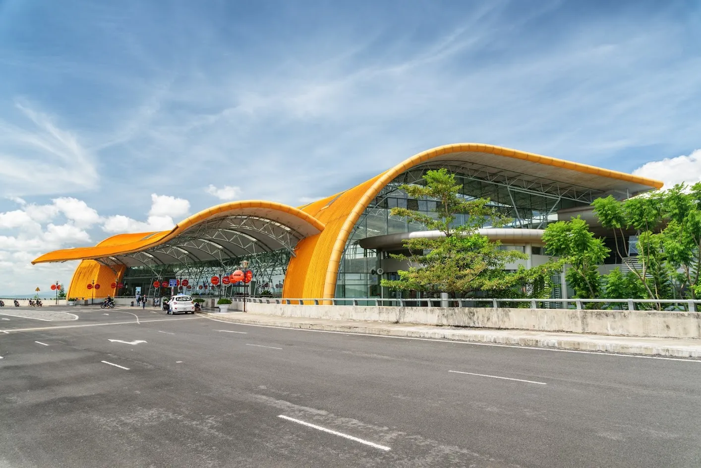 Nếu bạn muốn tiết kiệm thời gian cho chuyến đi Đà Lạt 2 ngày 2 đêm tự túc thì có thể chọn di chuyển bằng máy bay