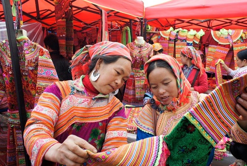 Chợ Xín Mần được họp vào ngày thứ 6 hàng tuần nên bạn sắp xếp thời gian đúng ngày nhé!