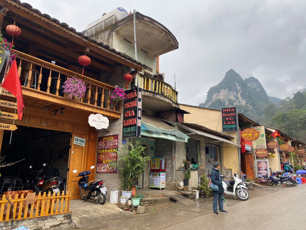 Phố cổ Đồng Văn là nơi hội tụ của rất nhiều dân tộc Tày, Hoa, Mông, Nùng