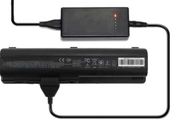Sạc pin laptop và laptop phải để ở hành lý xách tay