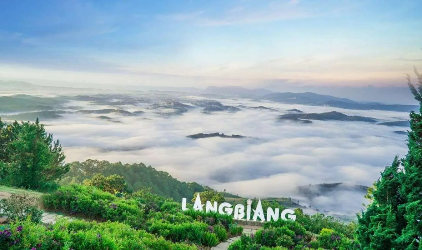 Đỉnh Lang Biang - nóc nhà của Đà Lạt