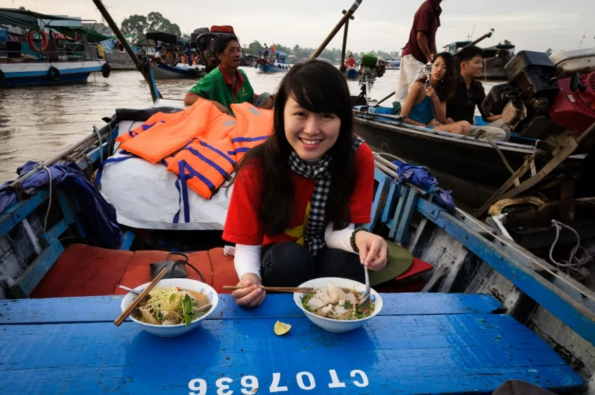 Đến chợ nổi bạn sẽ được trải nghiệm những nét văn hoá đặc trưng của người dân nơi đây
