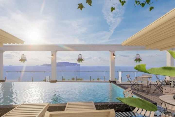 Hồ bơi ngoài trời trên tầng thượng