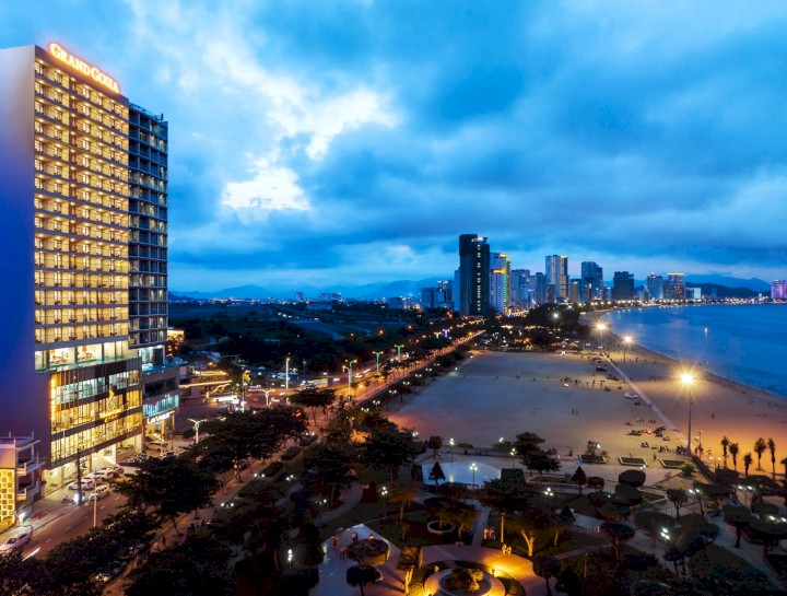 Khách sạn Grand Gosia tọa lạc trên đường Trần Phú