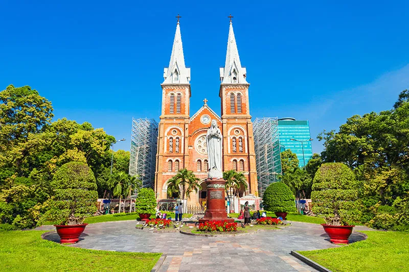 Nhà thờ Đức Bà - một trong những điểm tham quan nổi tiếng ở Sài Gòn