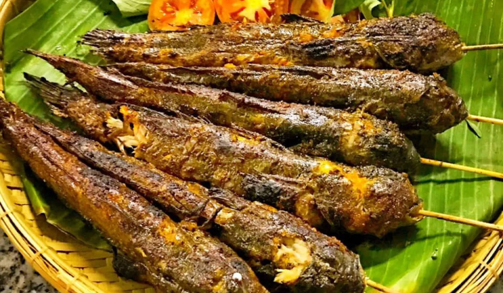 Cá thòi lòi nướng được nhiều du khách yêu thích