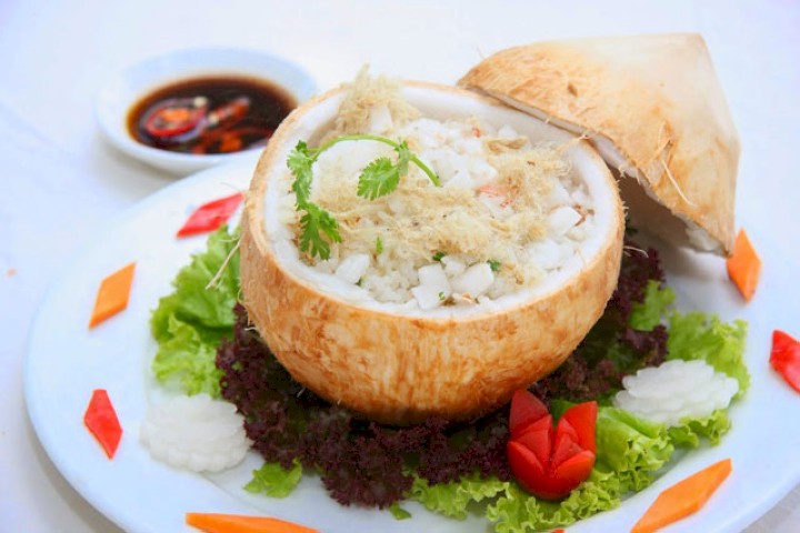 Du lịch Bến Tre nhất định phải thử cơm dừa