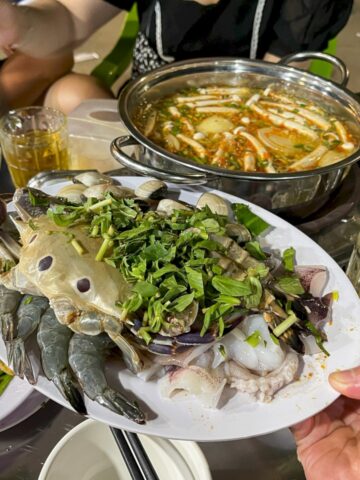 Lẩu hải sản Côn Đảo rất ngon và giá rất rẻ nhé!