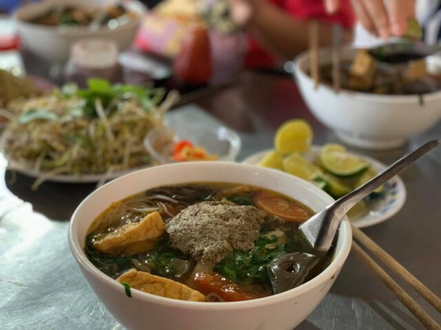 Bún riêu bà Hai Khiêm Côn Đảo