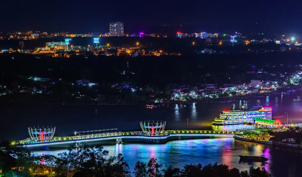 Bến Ninh Kiều - Cầu đi bộ Cần Thơ
