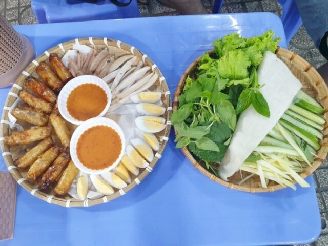 Du lịch Phan Thiết bạn sẽ được thưởng thức món chả cuốn cá trích đặc sản