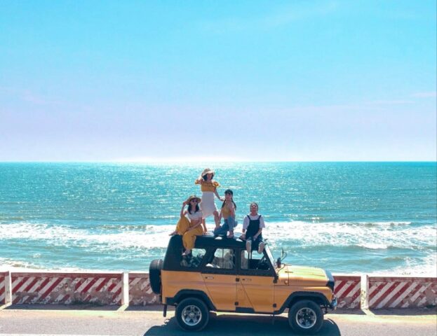 Du khách có thể chọn thuê xe để di chuyển tại Phan Thiết