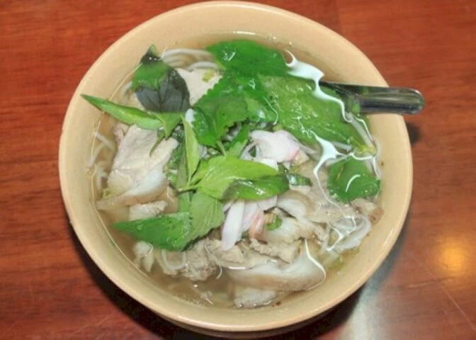 Hãy thưởng thức một tô bún tiêu giò để khám phá hương vị đặc trưng của Sóc Trăng
