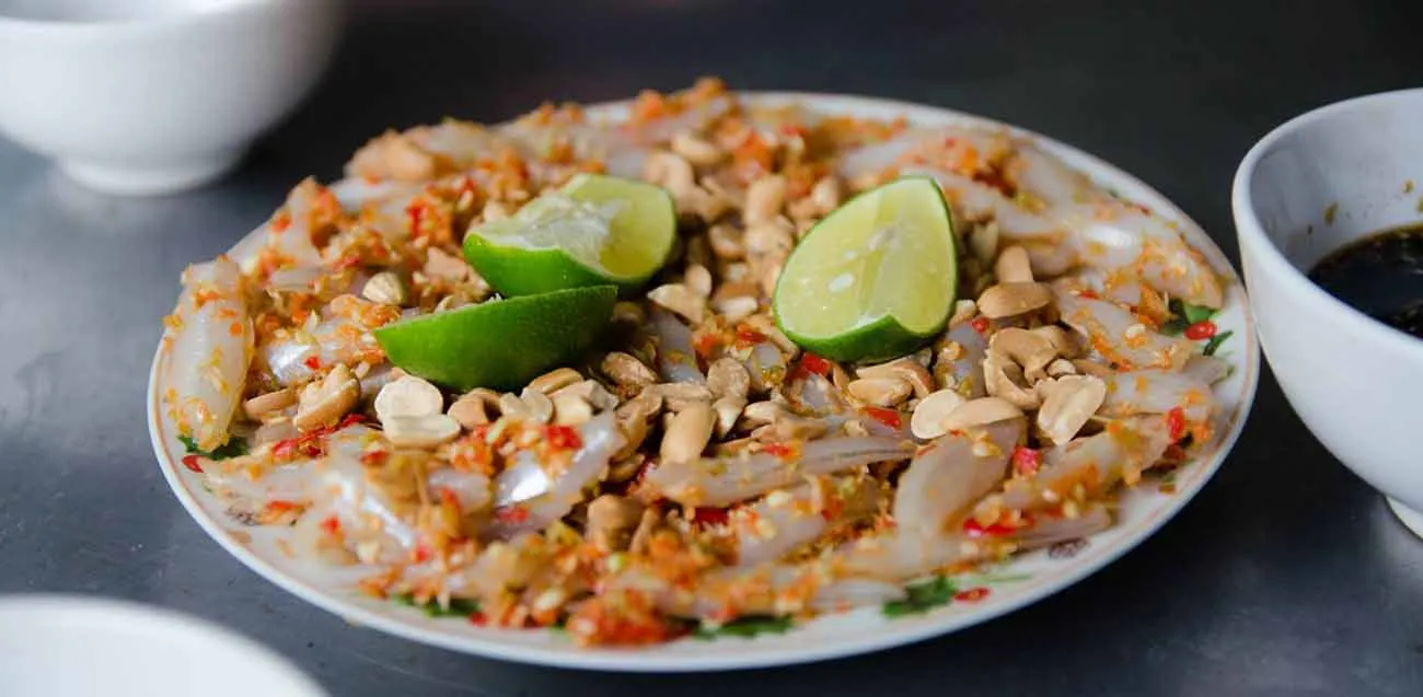 Thưởng thức gỏi cá mai Ninh Thuận