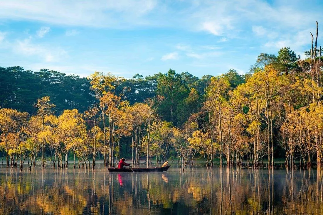 Khung cảnh đẹp như tranh vẽ của Hồ Tuyền Lâm