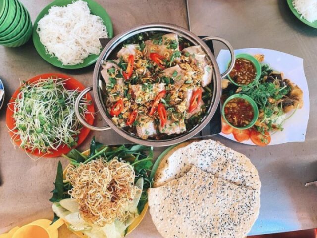 Du lịch Vũng Tàu nhất định phải thưởng thức set lẩu như thế này nhé