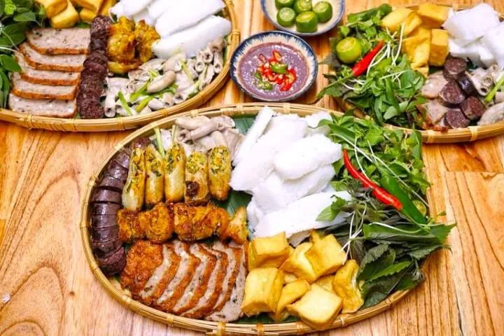 Bún đậu mắm tôm với chén nước chấm trứ danh nức mũi